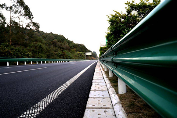 玉树高速公路护栏的常用类型